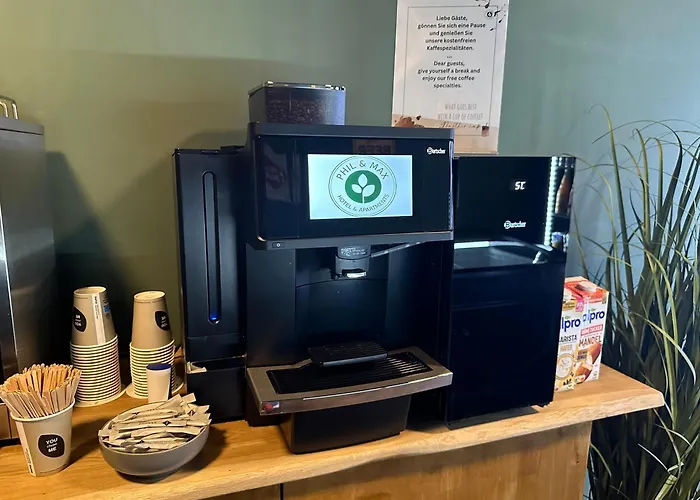 Hannover - Phil & Max Und Messe Отель Латцен